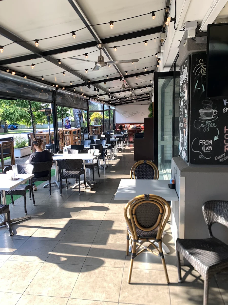 Vibe, Social Cafe, Bar & Restaurant