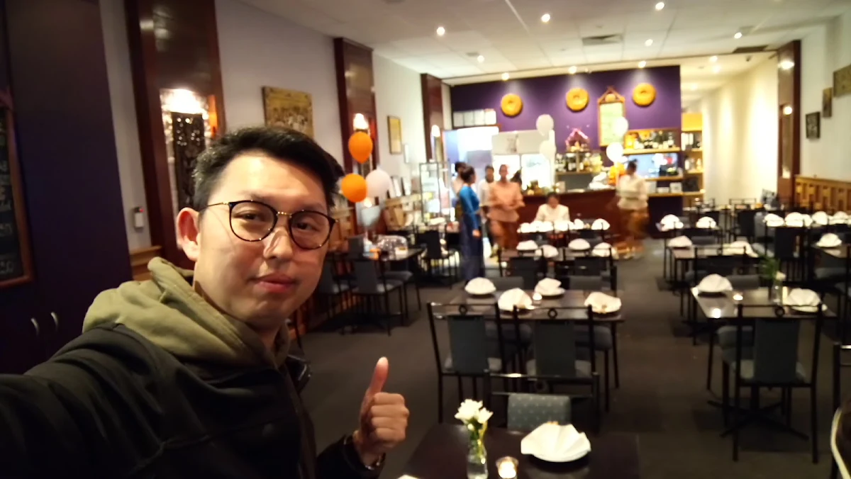 Vibe, Ploy Thai