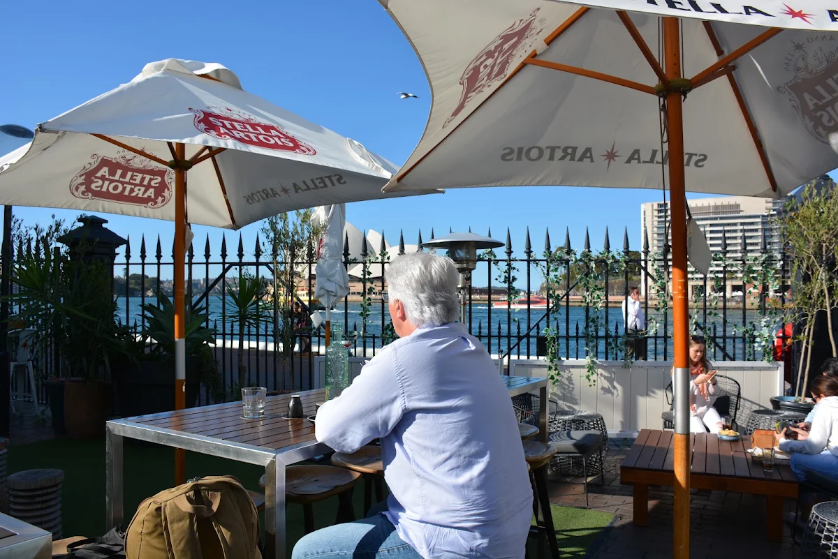Vibe, Cruise Bar & Restaurant