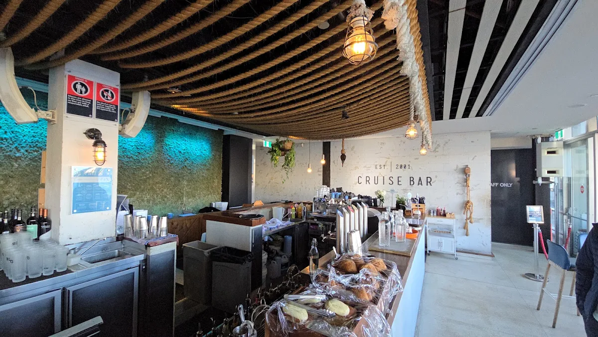 Vibe, Cruise Bar & Restaurant