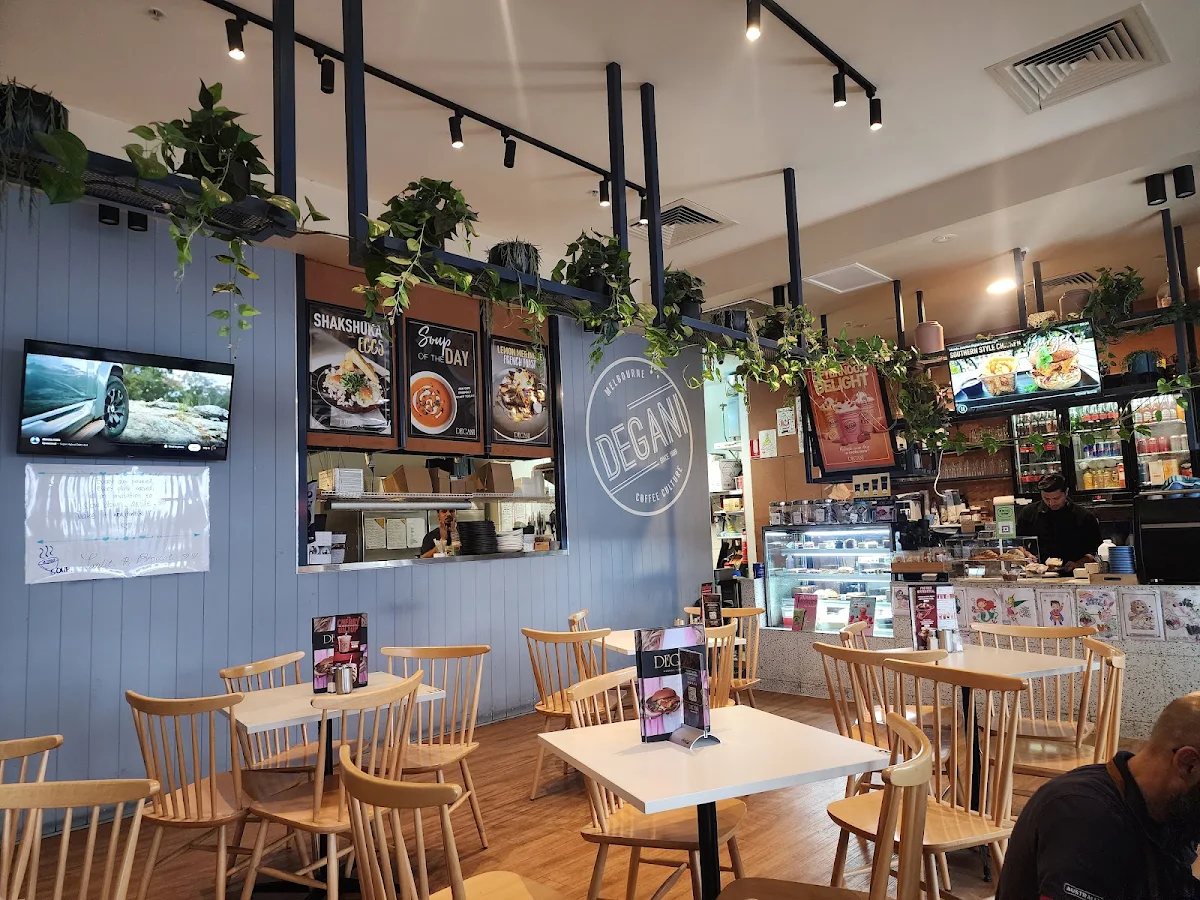 Vibe, Degani Mernda Junction