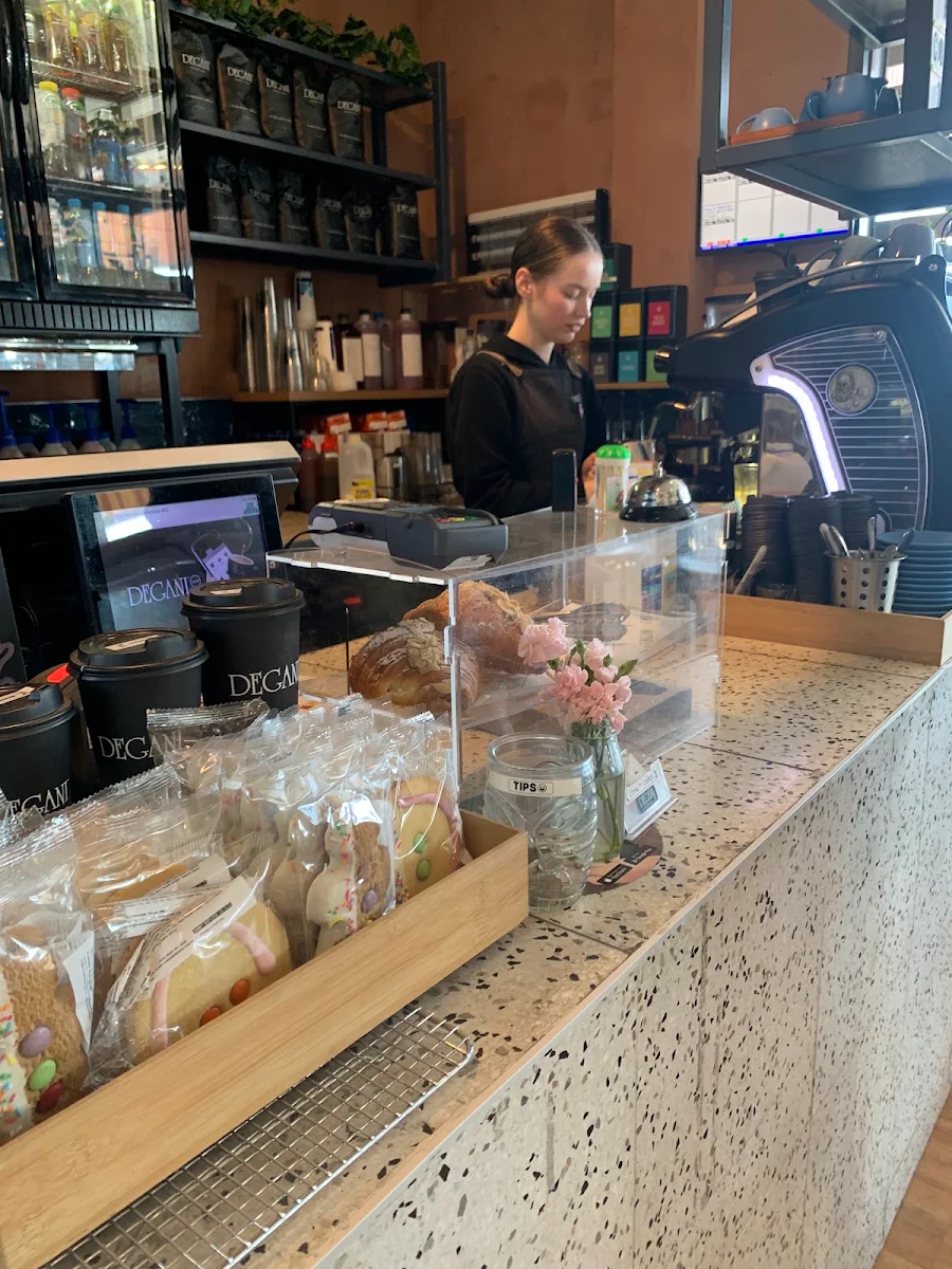 Vibe, Degani Mernda Junction