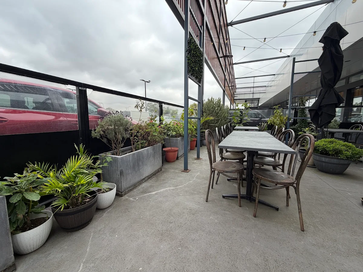 Vibe, Degani Mernda Junction