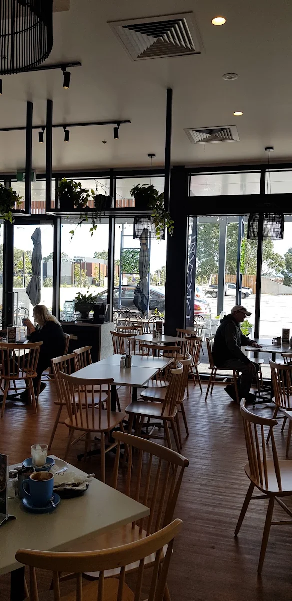Vibe, Degani Mernda Junction