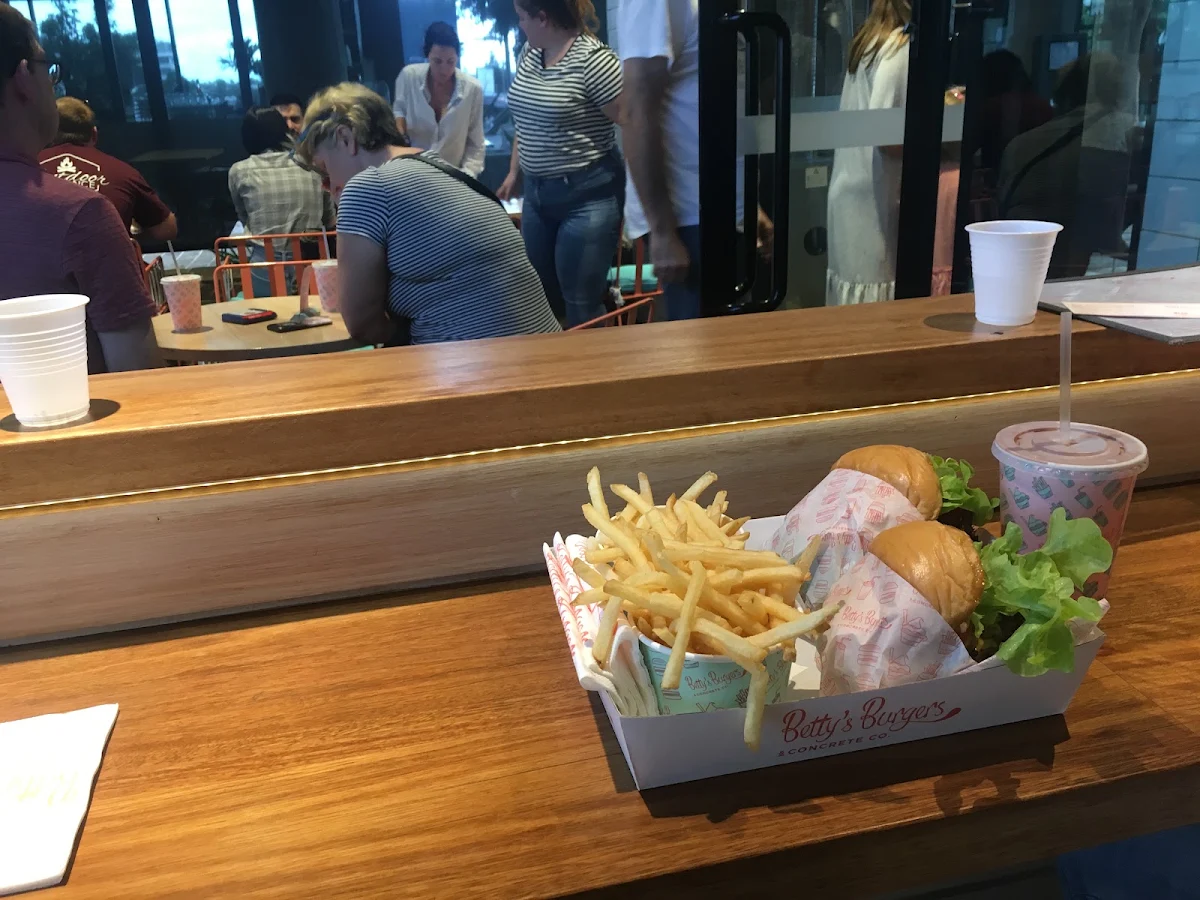 Vibe, Betty's Burgers