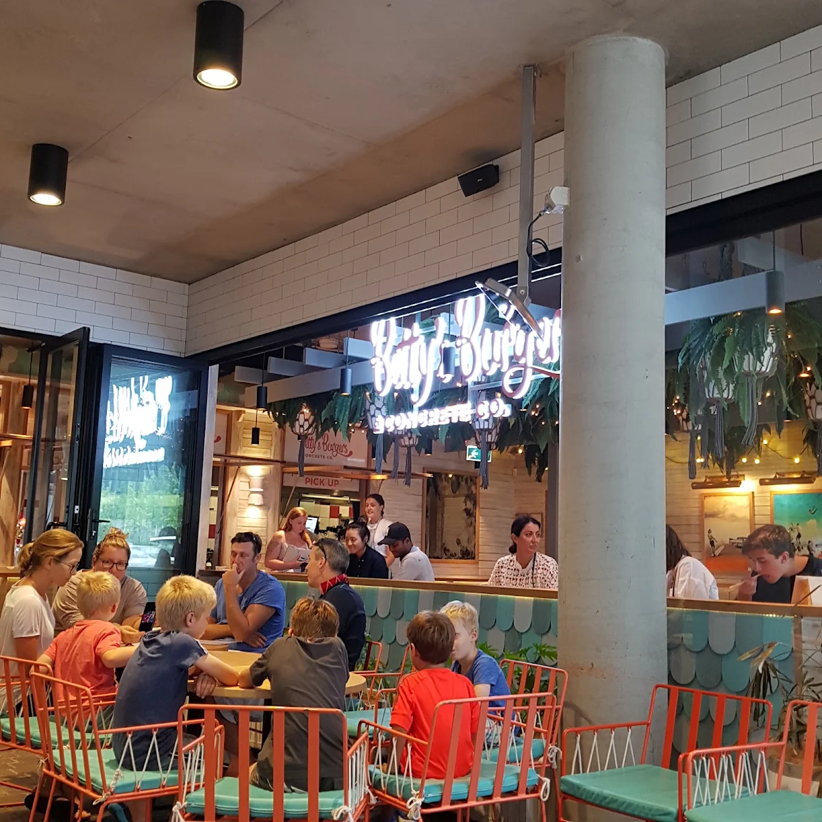 Vibe, Betty's Burgers
