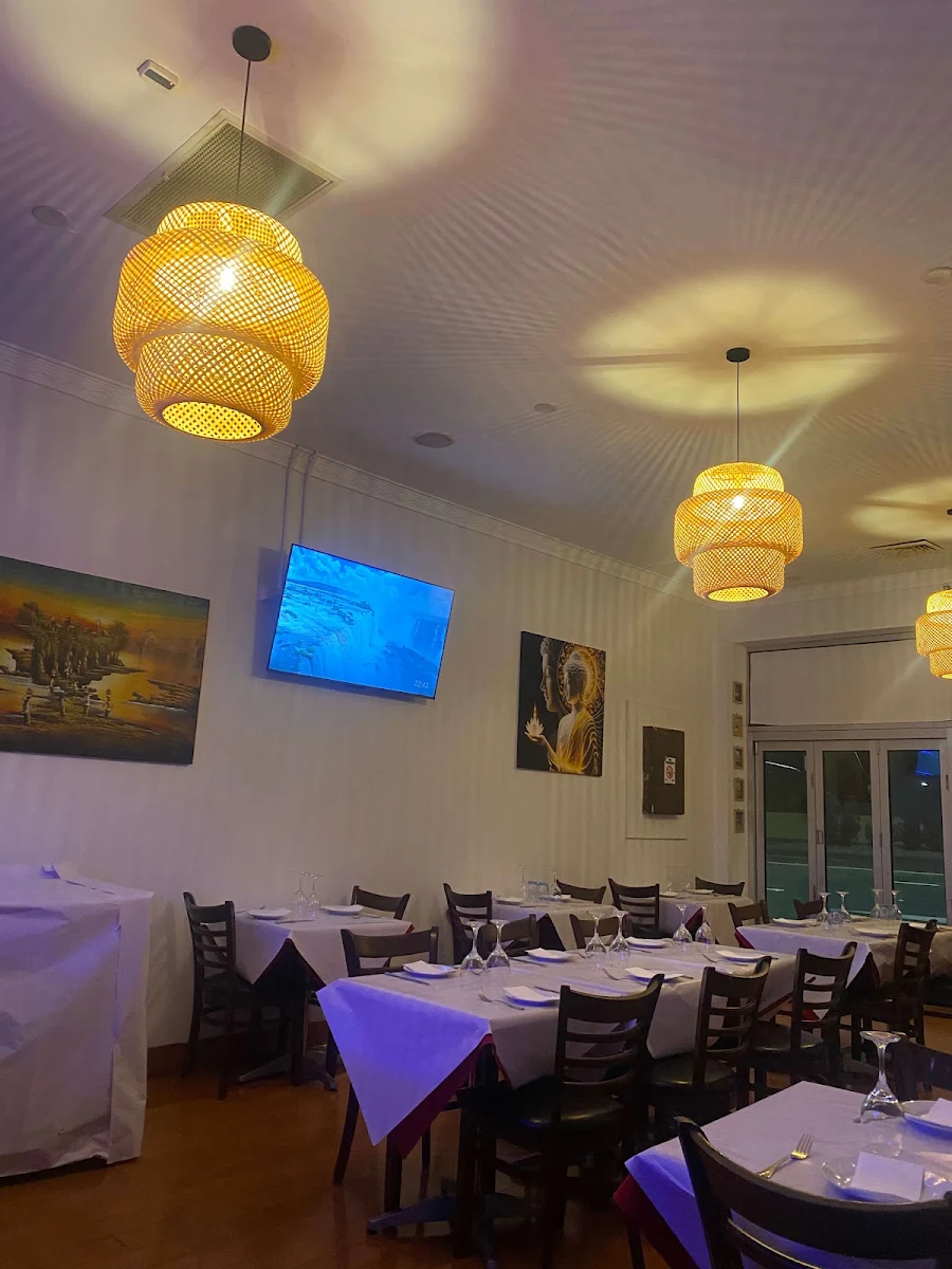Vibe, The Indian Hut -Indian and Nepalese Restaurant