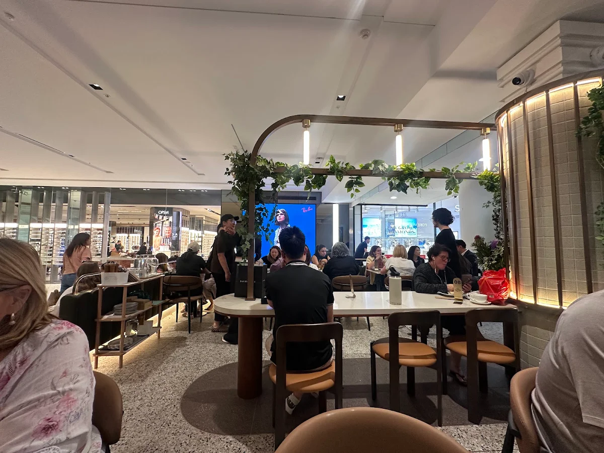 Vibe, Lumina Cafe Castle towers