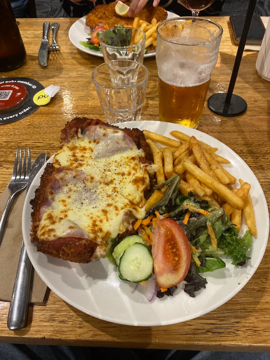 Food & drink, Eltham Hotel