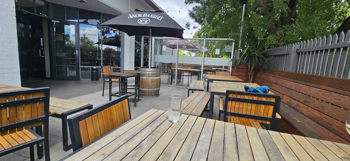 Vibe, Eltham Hotel