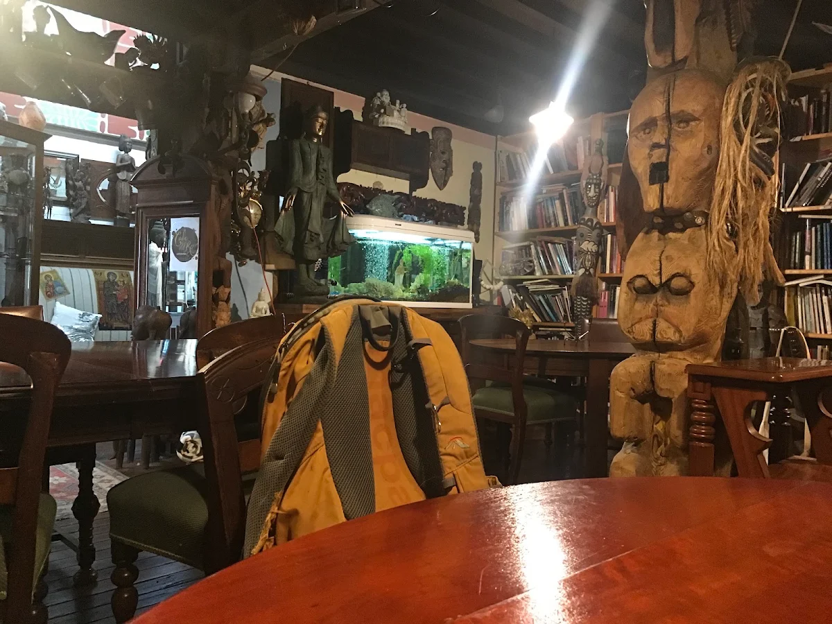 Vibe, Christina's Cafe