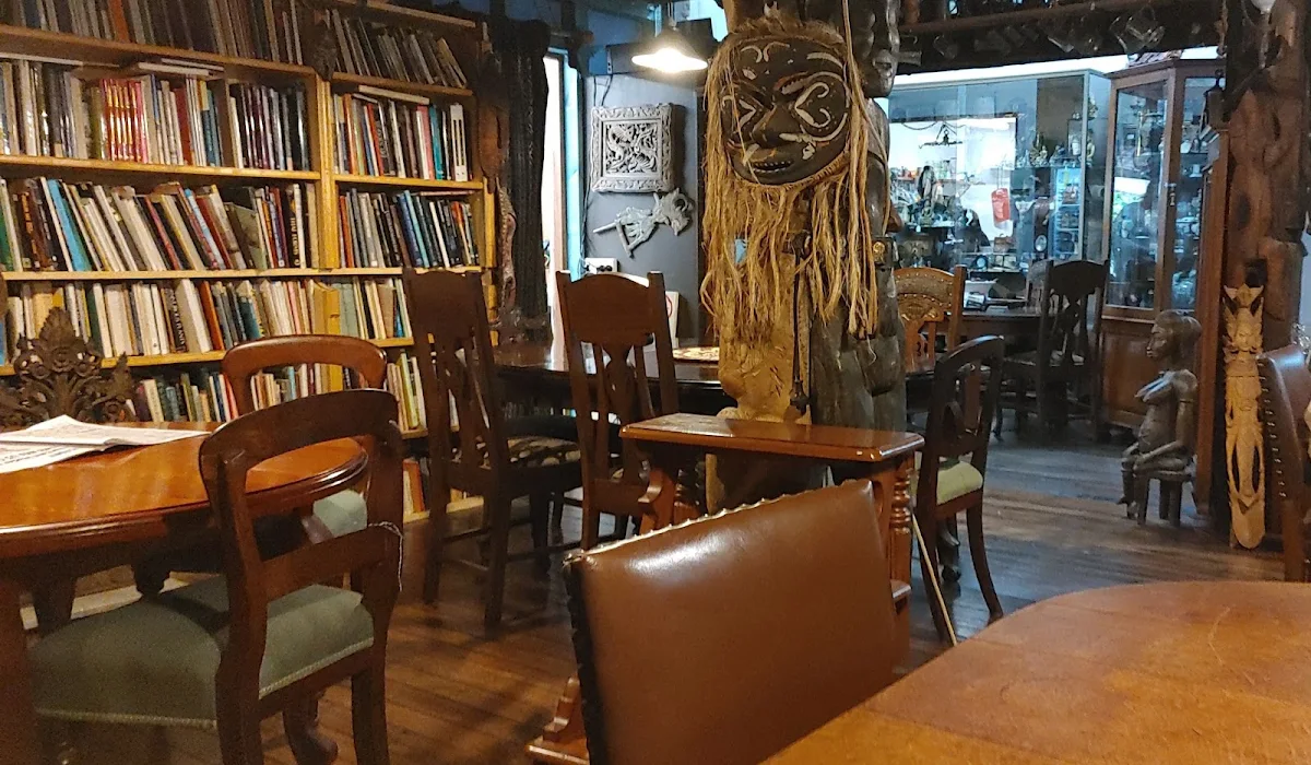 Vibe, Christina's Cafe