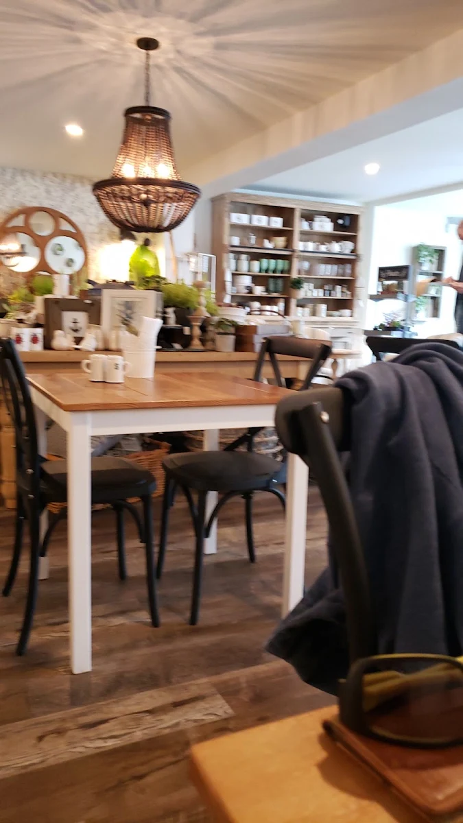 Vibe, Bistro Boutique Juniper