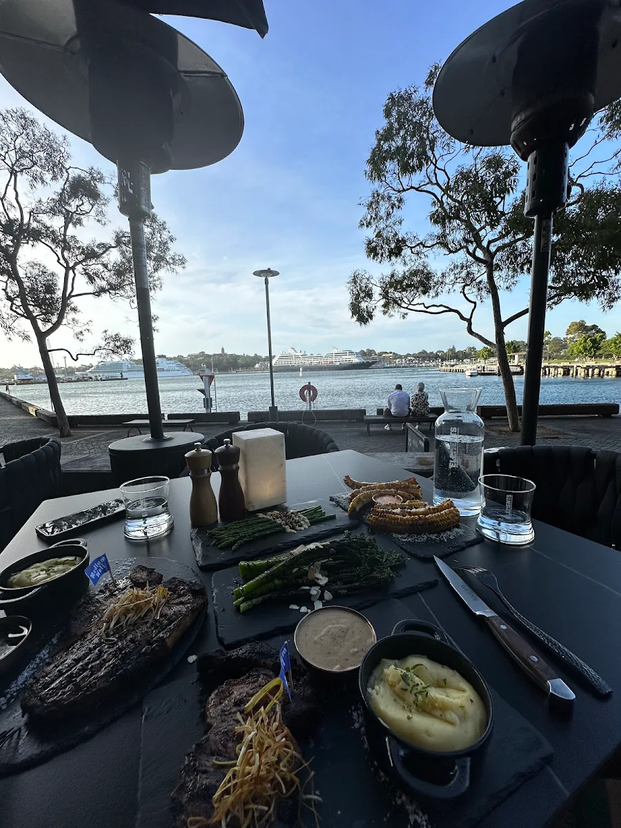 Vibe, Elements Bar and Grill Pyrmont