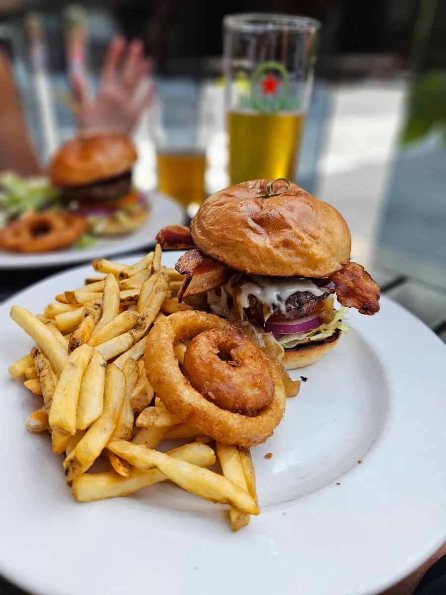 Food & drink, Church St. Garage Bar
