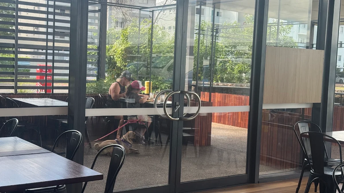 Vibe, Xin Chao Cafe