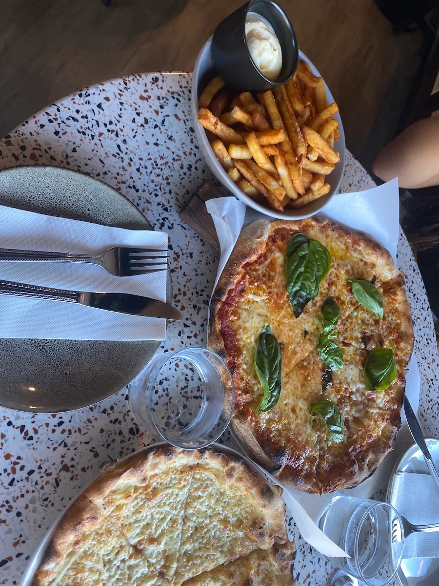 Food & drink, Pizzaca Pizzeria & Bar