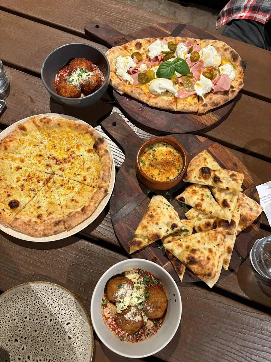 Food & drink, Pizzaca Pizzeria & Bar