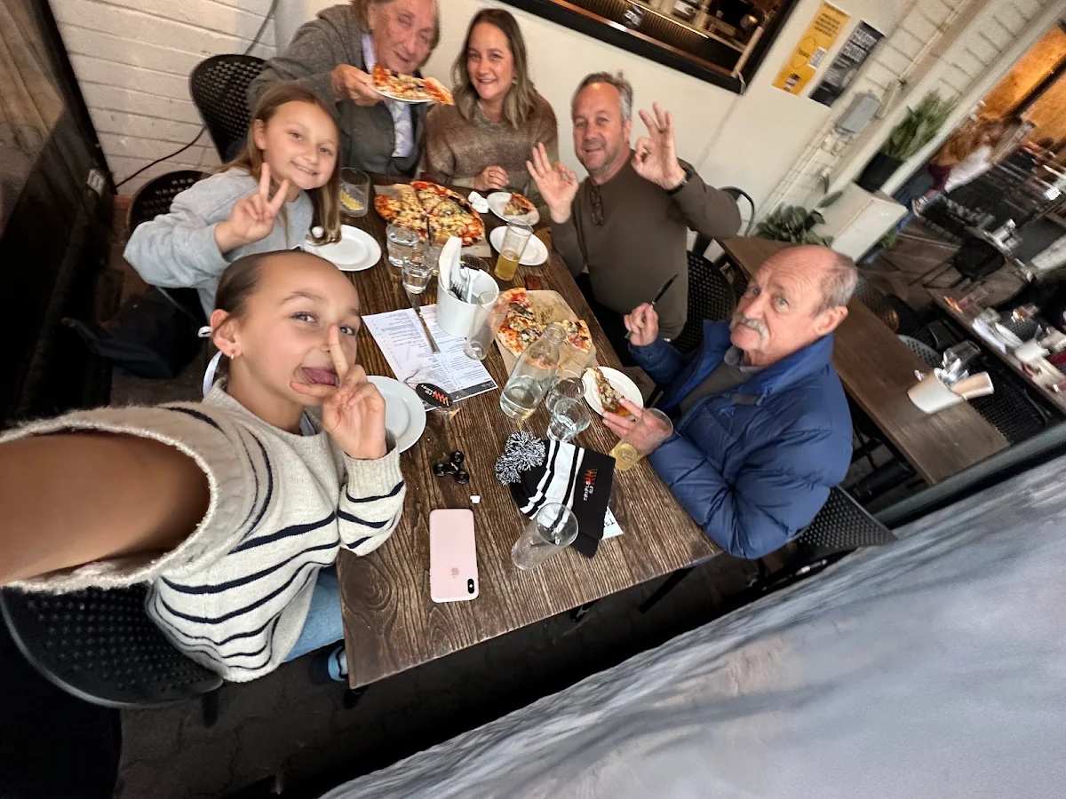 Vibe, Pizzaca Pizzeria & Bar
