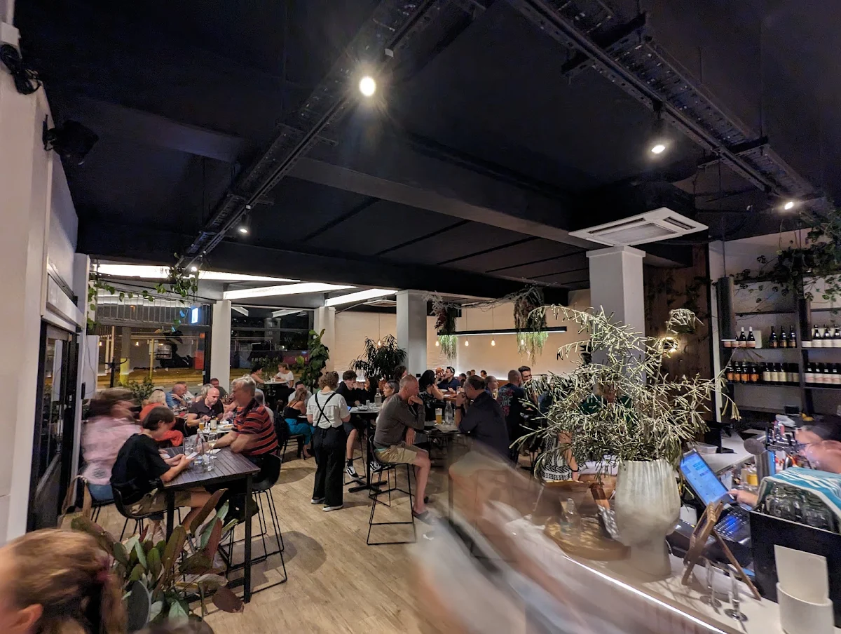 Vibe, Pizzaca Pizzeria & Bar