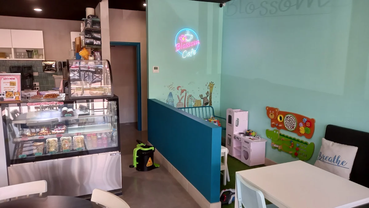 Vibe, blossom cafe