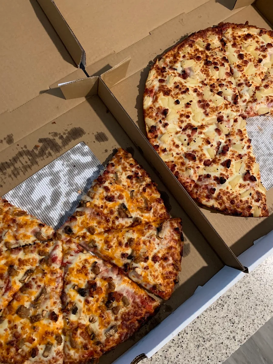 Food & drink, Halfmoon Pizzeria + Donair