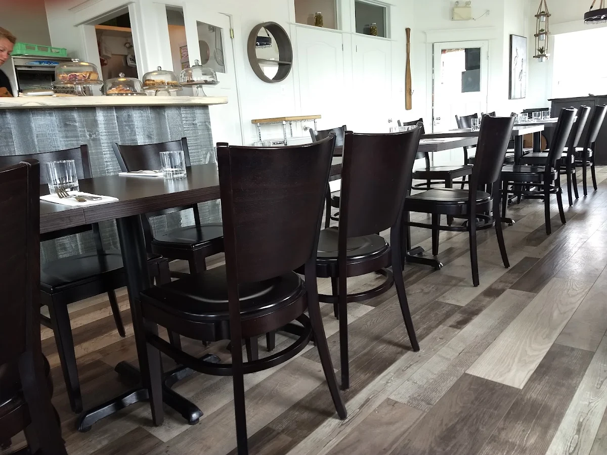 Vibe, Canvas Cove Bistro