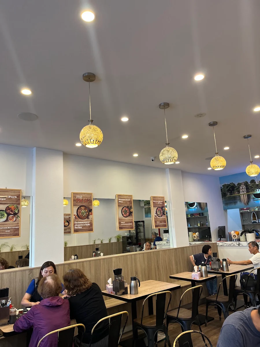 Vibe, Pho Co Eastwood