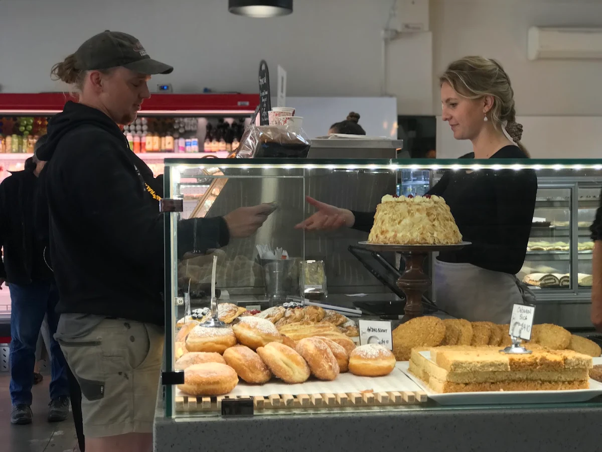 Vibe, Joe's Bakery