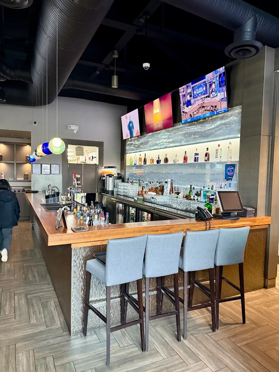 Vibe, Spice 72 Indian Restaurant & Lounge