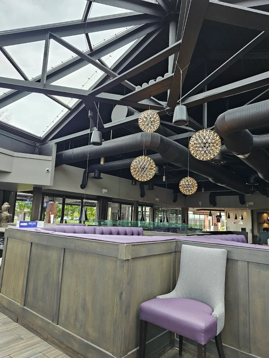 Vibe, Spice 72 Indian Restaurant & Lounge