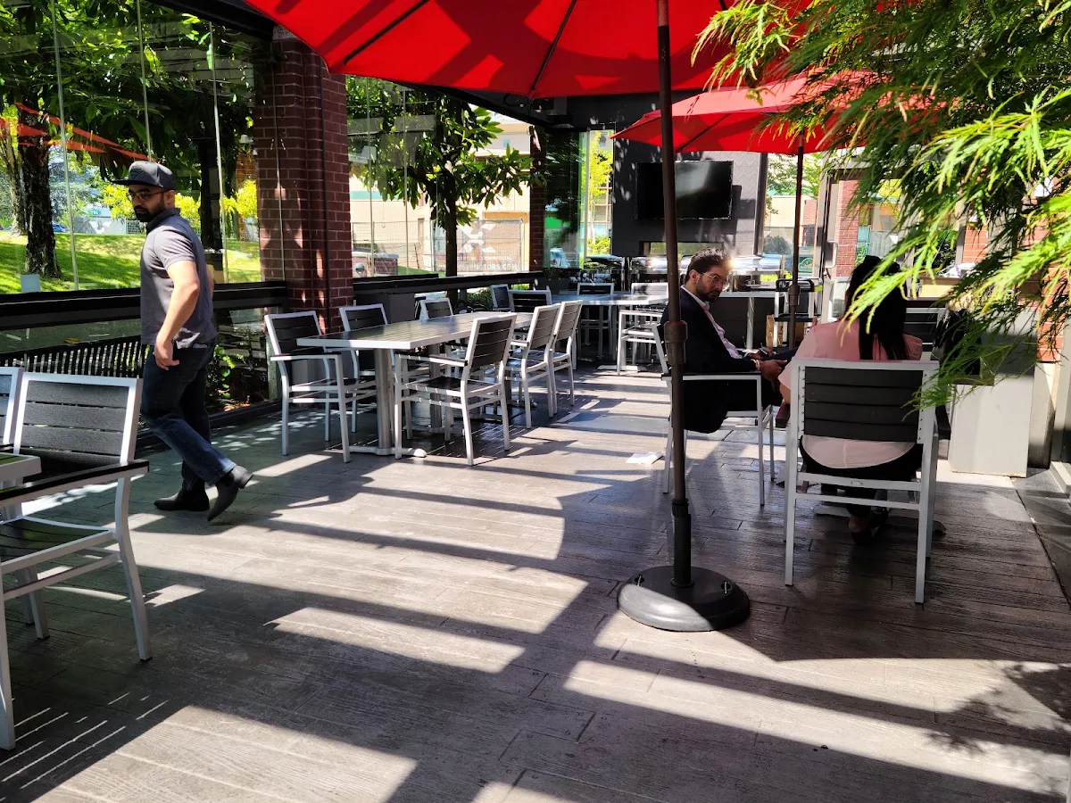 Vibe, Spice 72 Indian Restaurant & Lounge