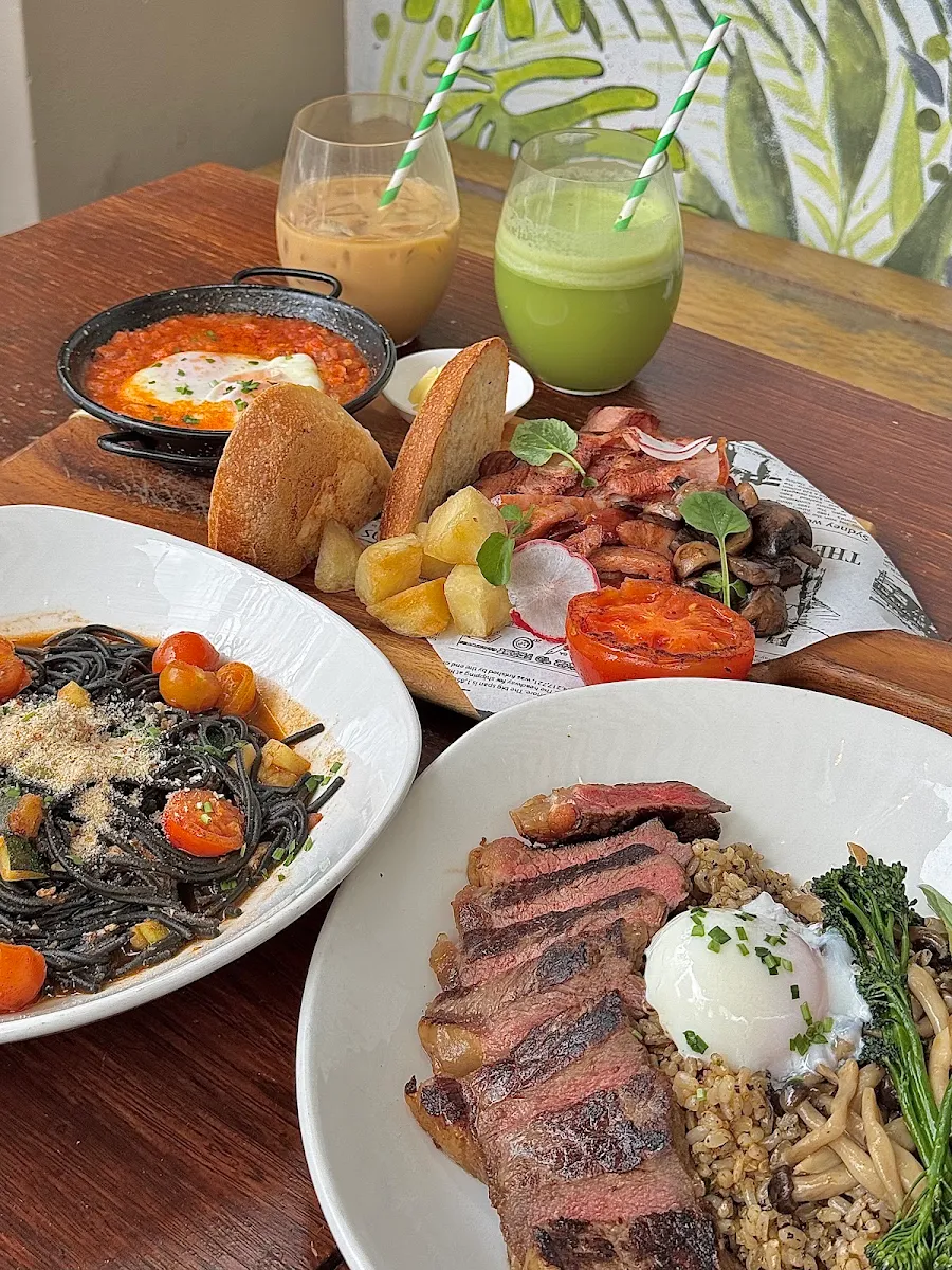 Food & drink, Paddock on Crown