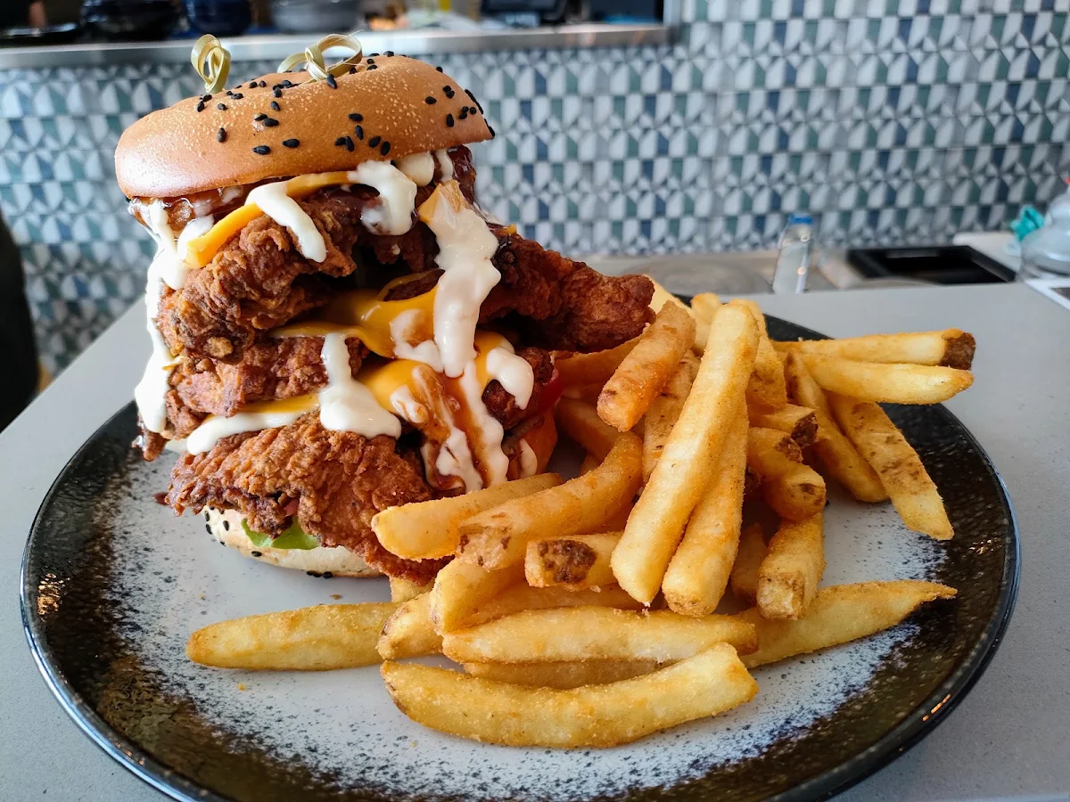Food & drink, Club Windang