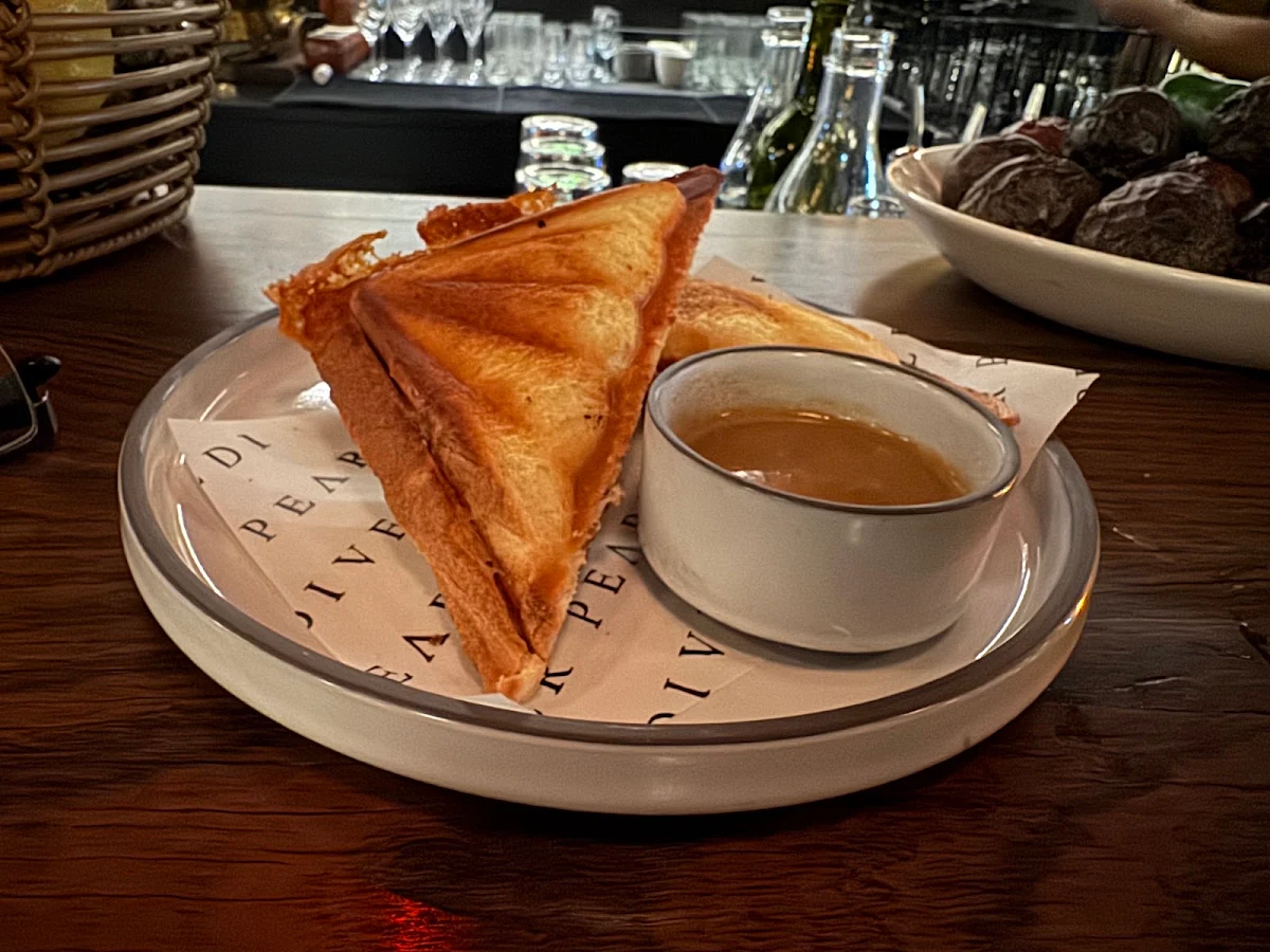 Food & drink, Pearl Diver