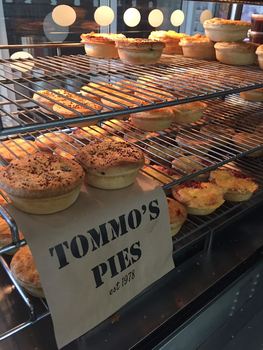 Vibe, Tommos Pies