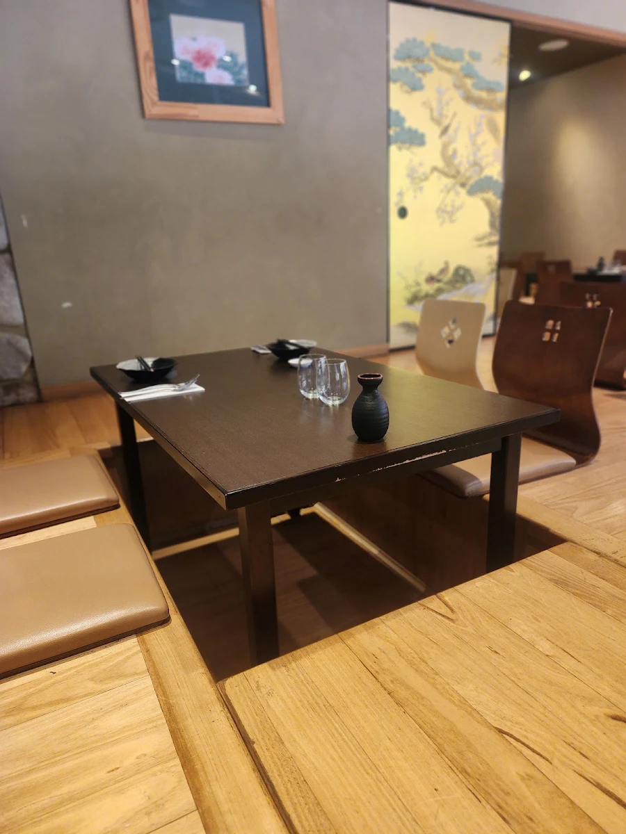 Vibe, ITSUMO Japanese Restaurant & Izakaya Bar