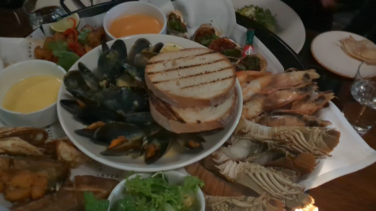 Food & drink, Waterfront Southgate