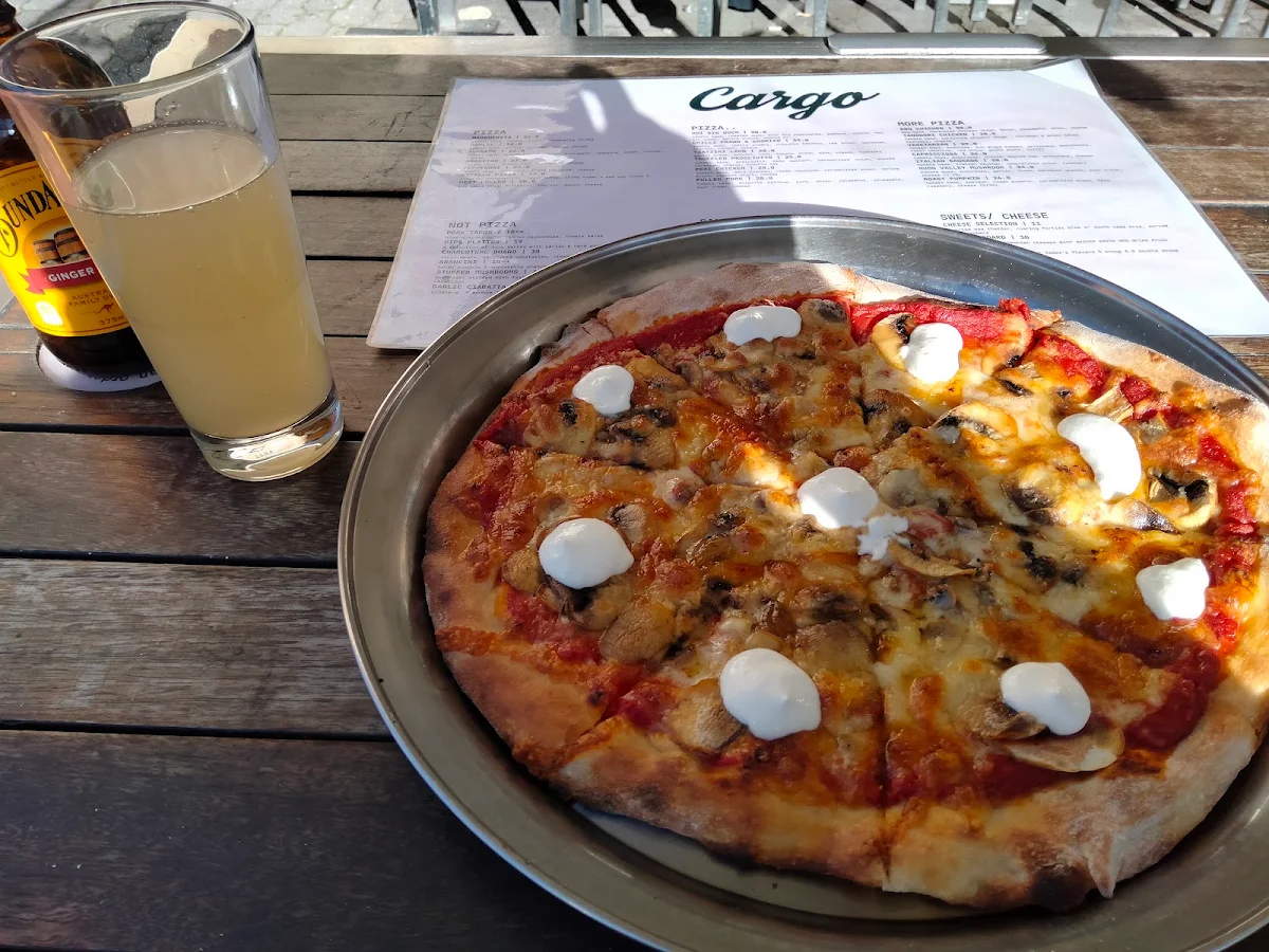 Food & drink, Cargo Bar Pizza Lounge
