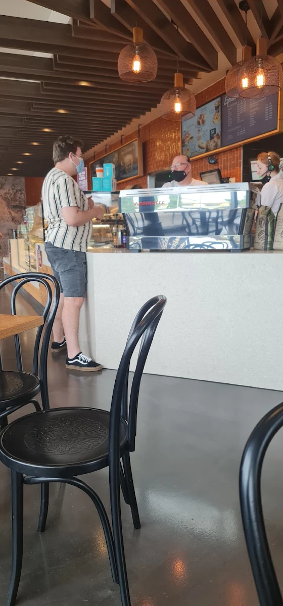 Vibe, Banjo’s Bakery Café – Edmonton (Drive Thru)