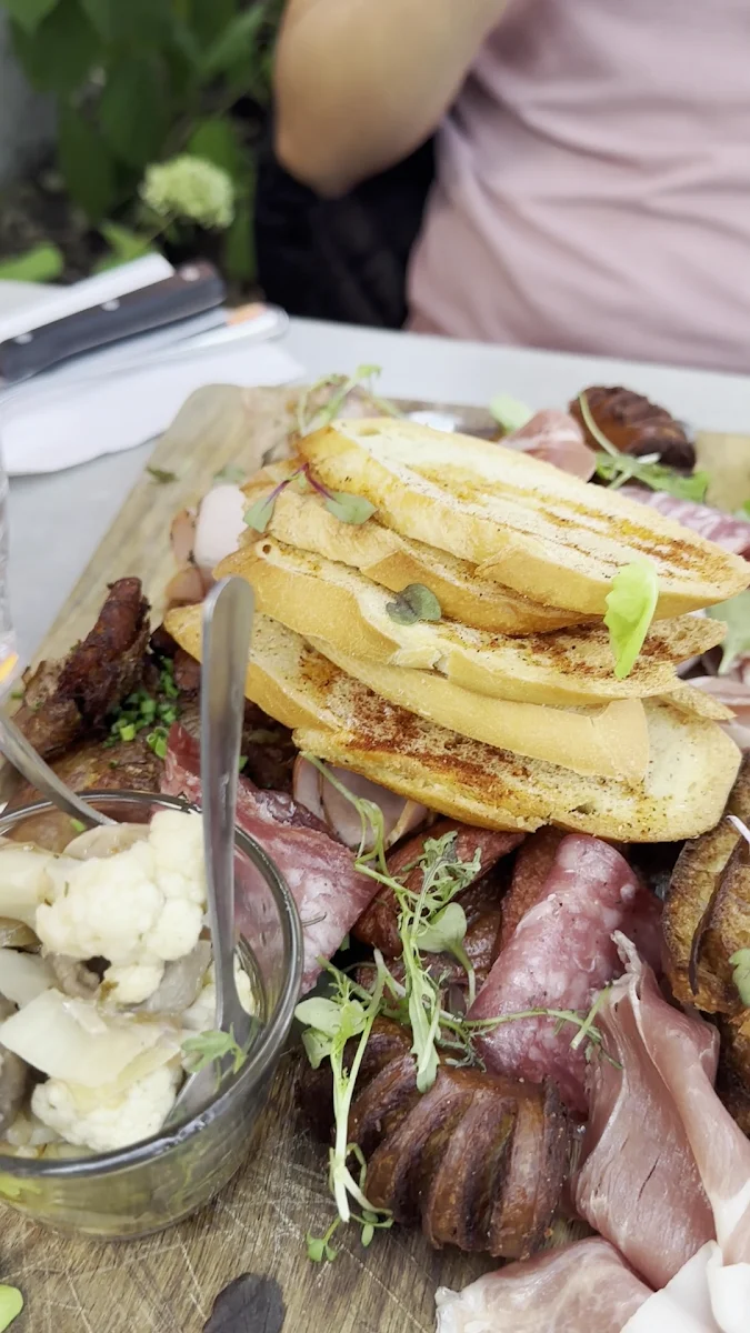 Food & drink, Magia Restaurant & Garde-Manger