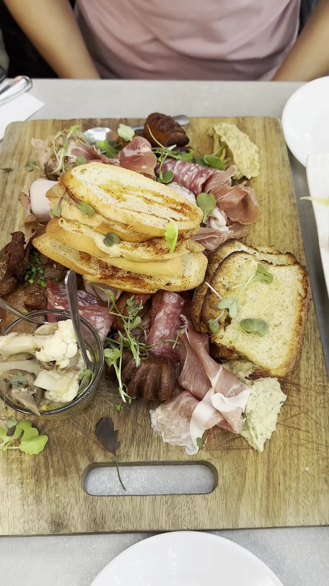 Food & drink, Magia Restaurant & Garde-Manger