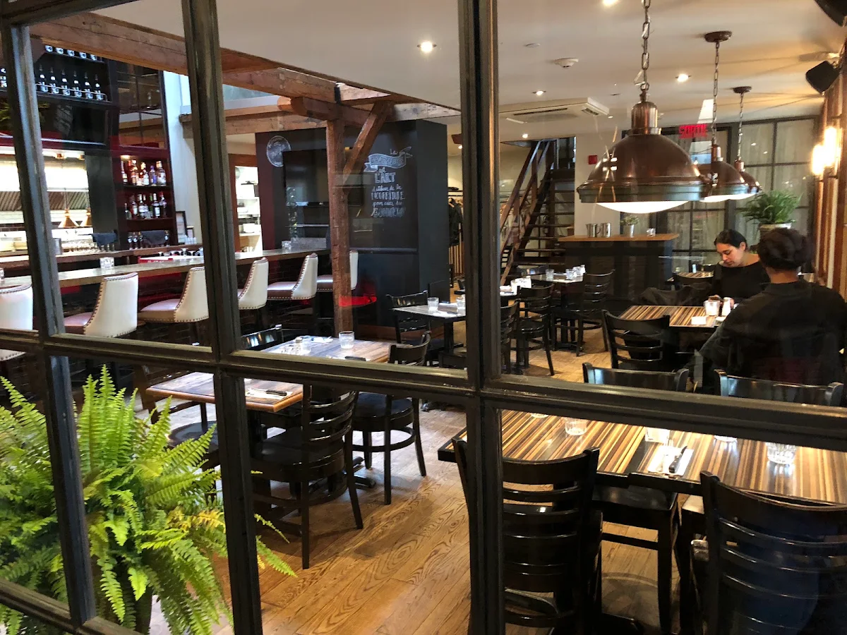 Vibe, Magia Restaurant & Garde-Manger