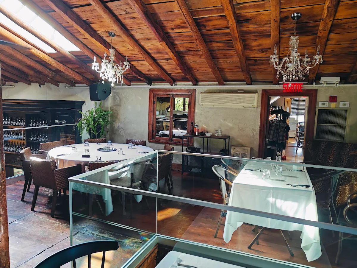 Vibe, Magia Restaurant & Garde-Manger