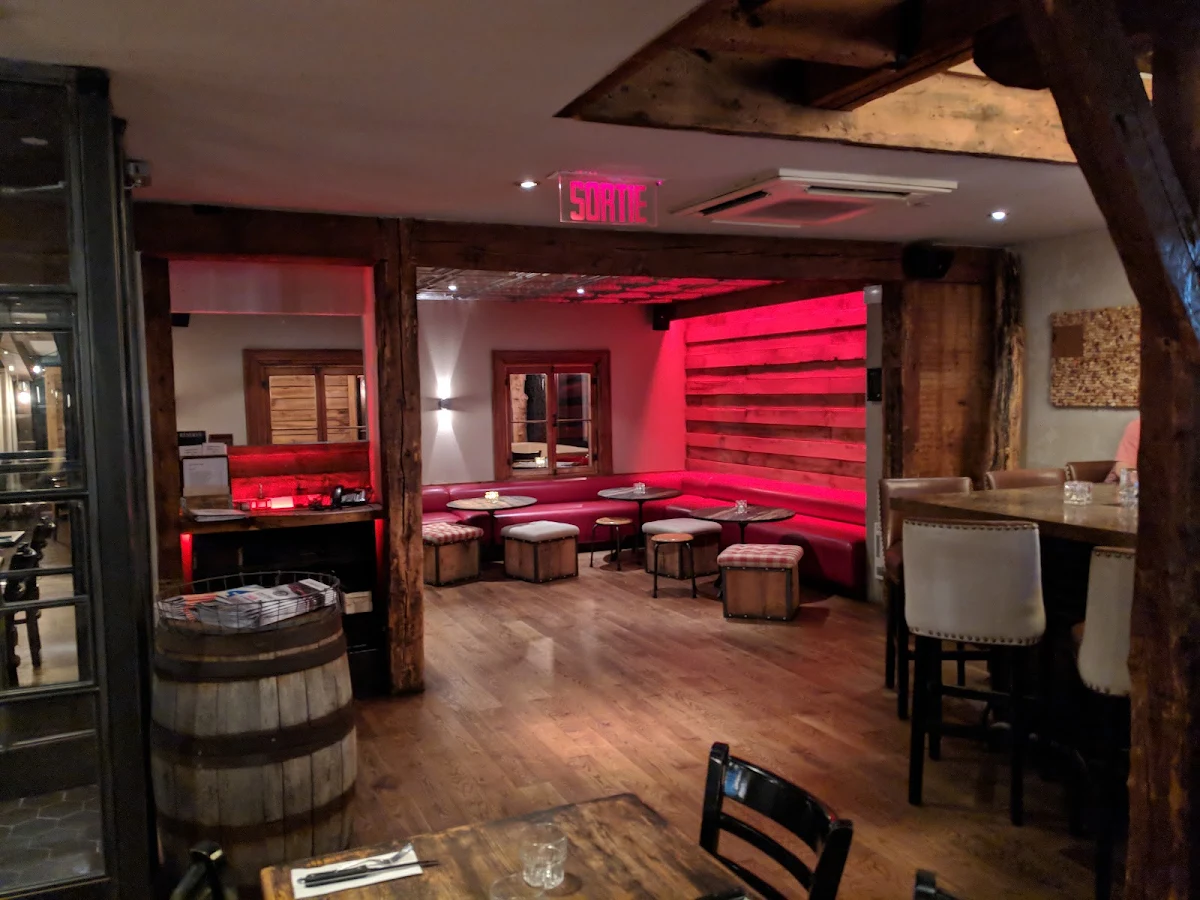 Vibe, Magia Restaurant & Garde-Manger