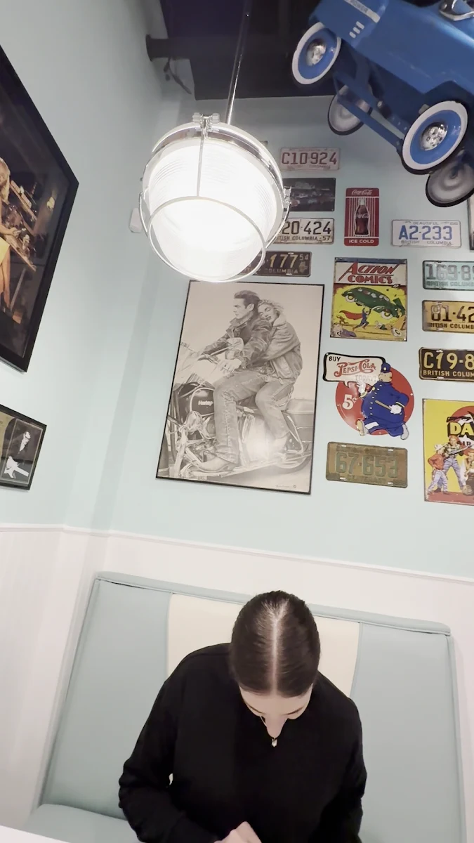 Vibe, Johnny's Jukebox Diner