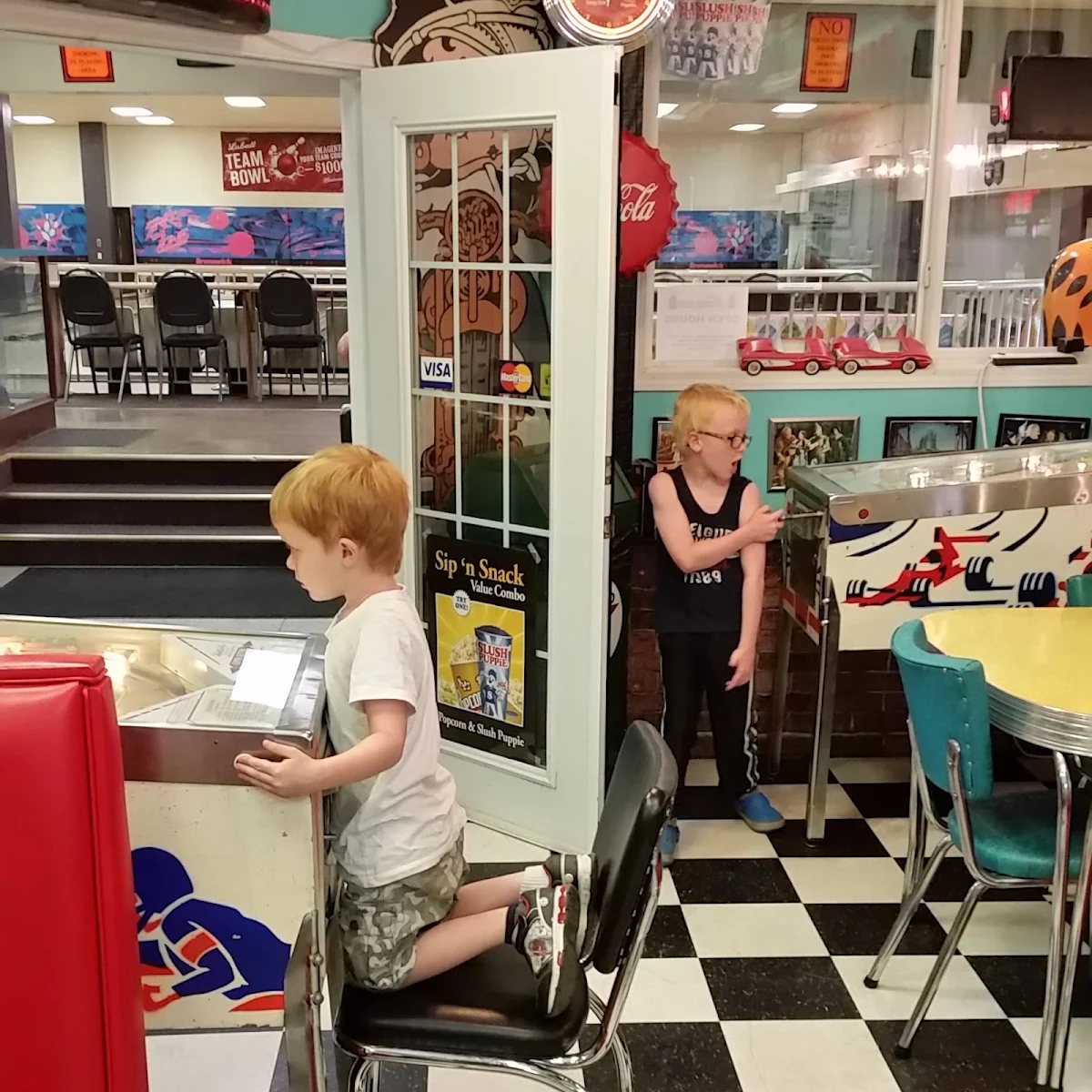 Vibe, Johnny's Jukebox Diner