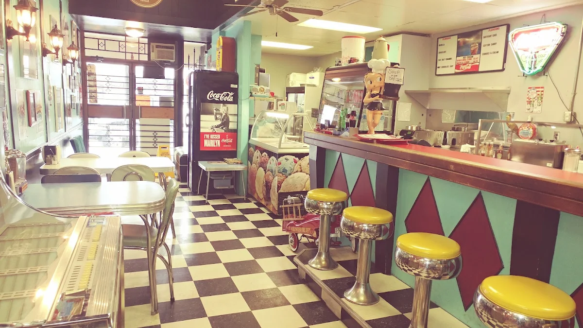 Vibe, Johnny's Jukebox Diner