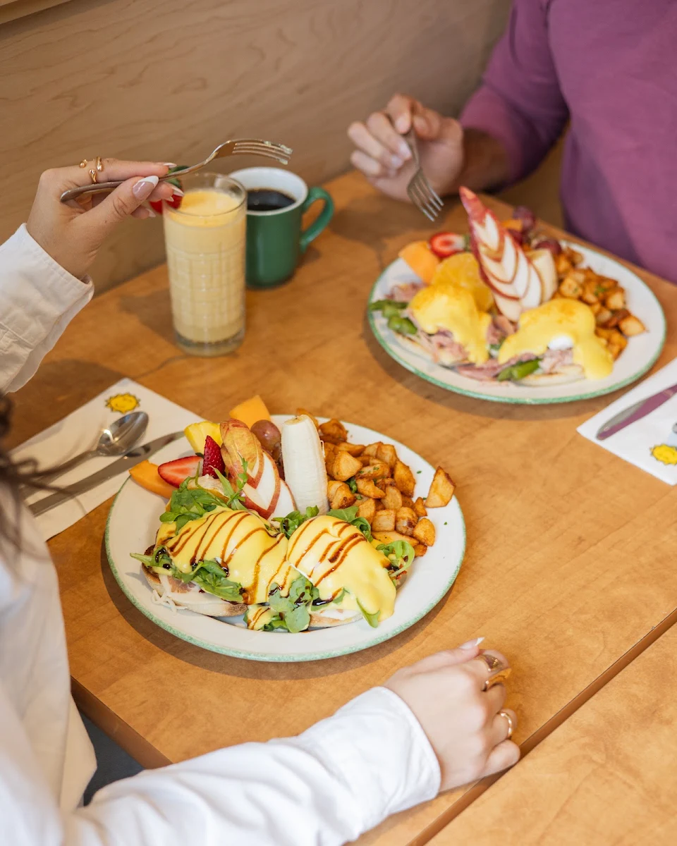 Food & drink, Cora's Breakfast & Lunch