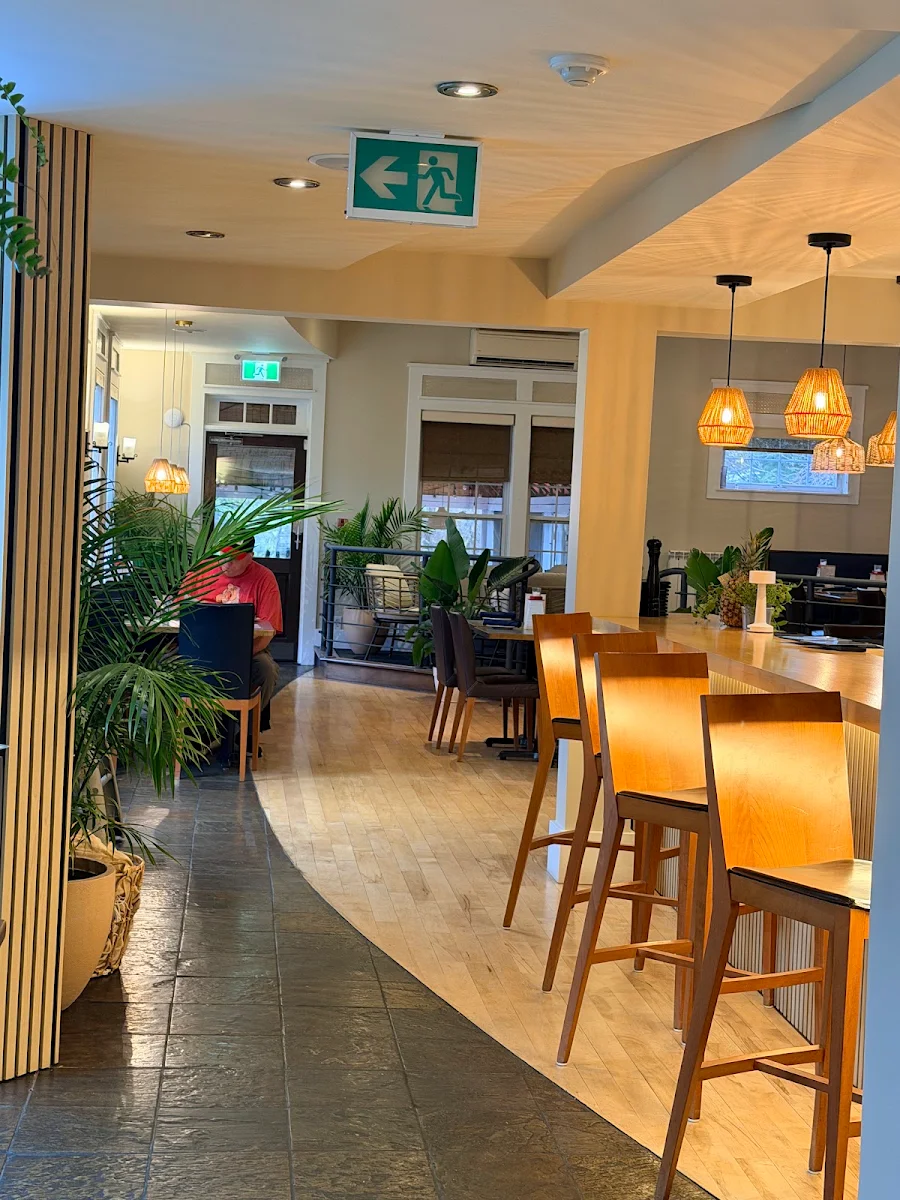 Vibe, Blue Lobster Cafe + Kitchen & Lounge